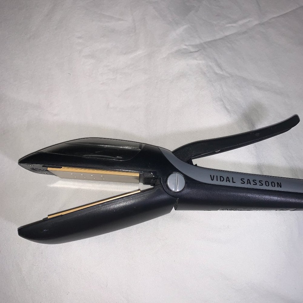 Vidal Sassoon Vintage Hair Curler ceramic plates and steamer. Wall plug.